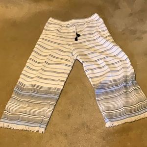 Wide leg ankle pant, side pockets, decorative drawstring in front